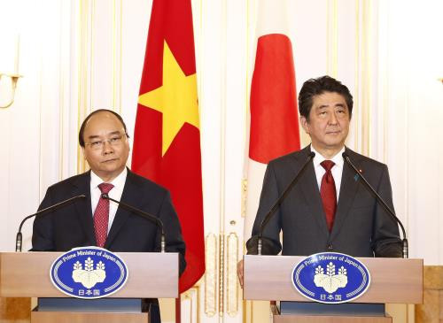 L'entretien entre les PM japonais et vietnamien couvert par la presse japonaise ảnh 1 L'entretien entre les PM japonais et vietnamien couvert par la presse japonaise ảnh 1
