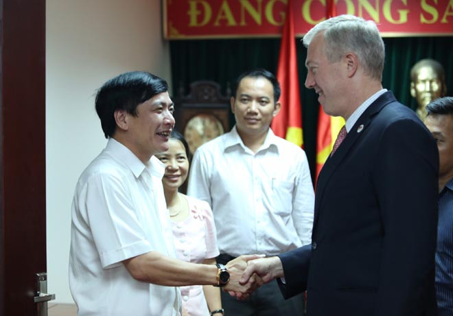 Le président de la CGTV travaille avec l’ambassadeur américain ảnh 1 Le président de la CGTV travaille avec l’ambassadeur américain ảnh 1