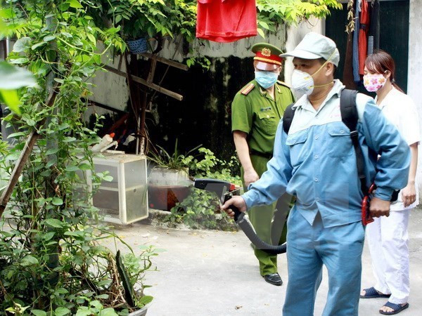 La lutte contre la dengue ne connaît toujours pas de répit au Vietnam ảnh 2 La lutte contre la dengue ne connaît toujours pas de répit au Vietnam ảnh 2