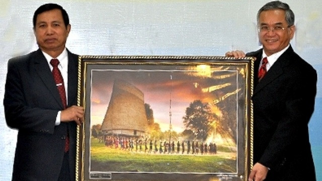 Intensifier les liens entre Kon Tum et Saravane ảnh 1