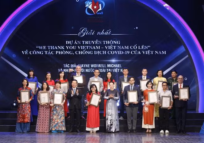 Les étrangers contribuent activement à la promotion de l’image du Vietnam ảnh 1