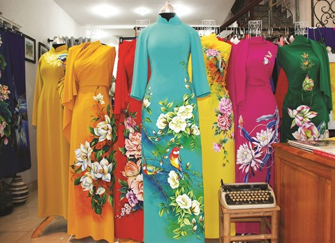 Quand l’áo dài allie mode et art contemporain ảnh 2 Quand l’áo dài allie mode et art contemporain ảnh 2