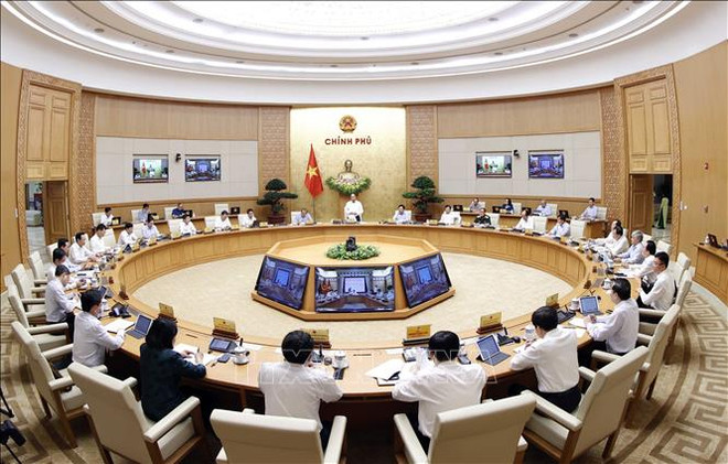 Gouvernement : réunion périodique portant sur la lutte contre le coronavirus et le développement économique ảnh 1 Gouvernement : réunion périodique portant sur la lutte contre le coronavirus et le développement économique ảnh 1