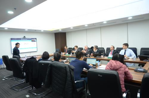 Le groupe Hoa Phat et celui italien Danieli étudient la production de l'acier inoxydable ảnh 1