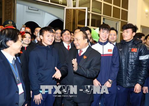 Le PM offre une chemise d'U23 aux enchères pour collecter des fonds pour les pauvres ảnh 1 Le PM offre une chemise d'U23 aux enchères pour collecter des fonds pour les pauvres ảnh 1