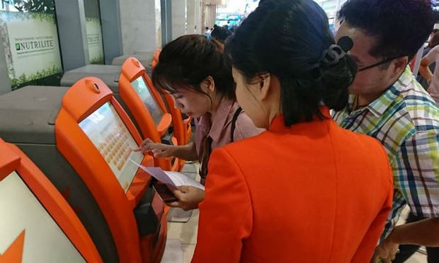 Jetstar Pacific met en service des kiosques d'auto-enregistrement des bagages à l'aéroport ảnh 1 Jetstar Pacific met en service des kiosques d'auto-enregistrement des bagages à l'aéroport ảnh 1