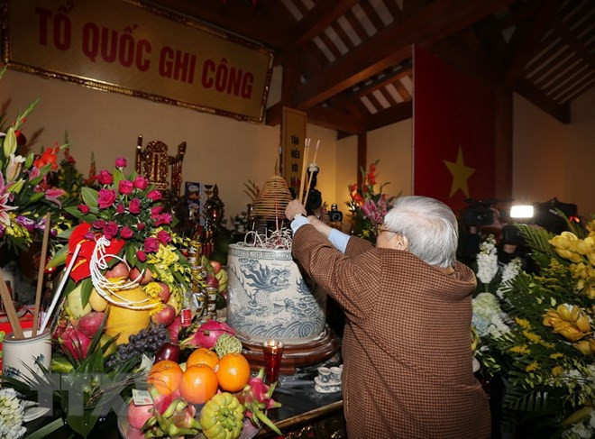 Le secrétaire général Nguyen Phu Trong rend hommage à l’ancien dirigeant Nguyen Duc Canh ảnh 1 Le secrétaire général Nguyen Phu Trong rend hommage à l’ancien dirigeant Nguyen Duc Canh ảnh 1
