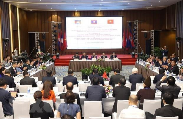 Vietnam, Laos et Cambodge souhaitent promouvoir l'efficacité du triangle de développement ảnh 1 Vietnam, Laos et Cambodge souhaitent promouvoir l'efficacité du triangle de développement ảnh 1