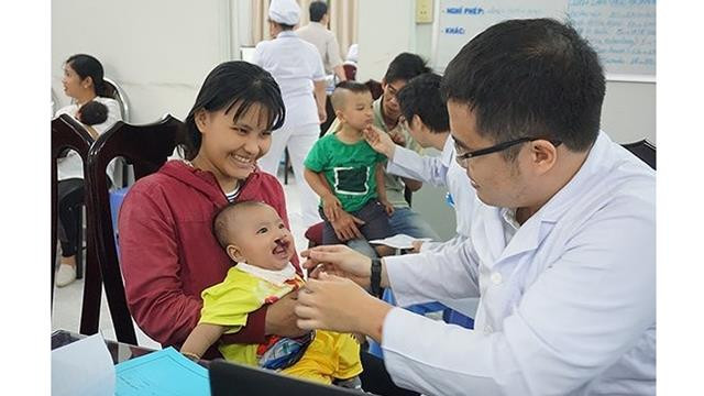 Des chirurgies gratuites pour les enfants souffrant de fente palatine ou de becs de lièvres ảnh 1 Des chirurgies gratuites pour les enfants souffrant de fente palatine ou de becs de lièvres ảnh 1