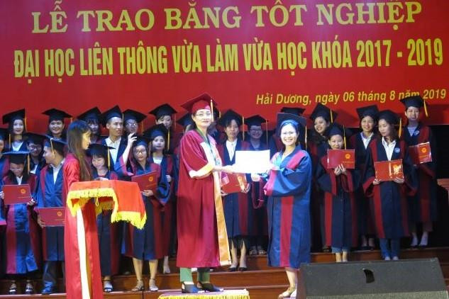 Activités thérapeutiques : remise de diplôme universitaire à Hai Duong ảnh 3