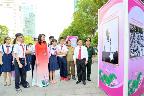 Photographie : des expositions en hommage au Président Hô Chi Minh ảnh 1 Photographie : des expositions en hommage au Président Hô Chi Minh ảnh 1