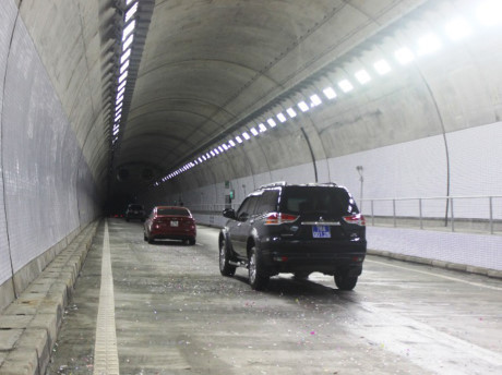 Inauguration du tunnel routier sous les cols Ca et Cô Ma à Phu Yen ảnh 2 Inauguration du tunnel routier sous les cols Ca et Cô Ma à Phu Yen ảnh 2