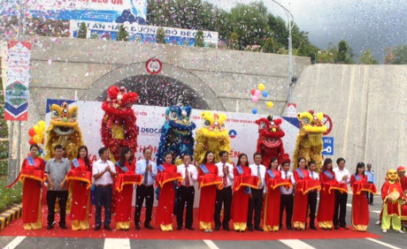Inauguration du tunnel routier sous les cols Ca et Cô Ma à Phu Yen ảnh 1 Inauguration du tunnel routier sous les cols Ca et Cô Ma à Phu Yen ảnh 1