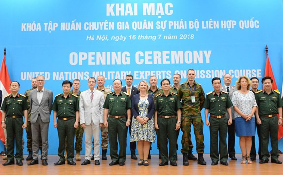 Ouverture d'un cours de formation des experts militaires de la mission de l’ONU à Hanoi ảnh 1 Ouverture d'un cours de formation des experts militaires de la mission de l’ONU à Hanoi ảnh 1