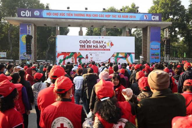 Plus 1,2 milliard de dongs pour aider des enfants atteints de cardiopathie ảnh 1