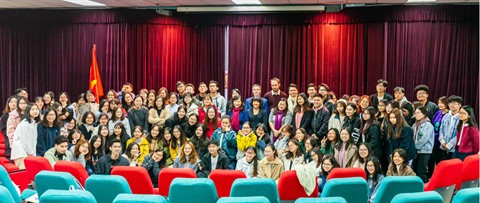 Débat sur la communication corporate à Hanoï ảnh 2 Débat sur la communication corporate à Hanoï ảnh 2