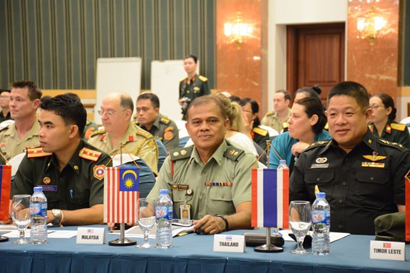 Conférence sur l’enseignement de l’anglais dans des écoles anglophones militaires ảnh 1 Conférence sur l’enseignement de l’anglais dans des écoles anglophones militaires ảnh 1
