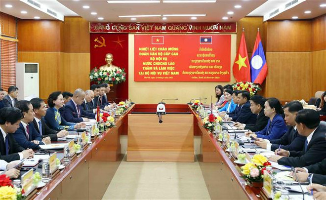 Promouvoir la coopération dans le domaine des affaires intérieures entre le Vietnam et le Laos ảnh 1 Promouvoir la coopération dans le domaine des affaires intérieures entre le Vietnam et le Laos ảnh 1