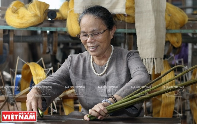 Développement d’une chaîne de valeur durable des produits en soie de lotus ảnh 2 Développement d’une chaîne de valeur durable des produits en soie de lotus ảnh 2