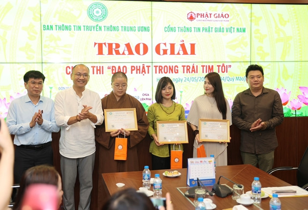 Six ouvrages récompensés lors d'un concours d'écriture sur le bouddhisme ảnh 2 Six ouvrages récompensés lors d'un concours d'écriture sur le bouddhisme ảnh 2