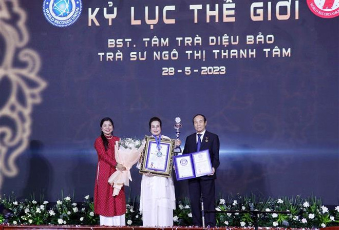 Une collection de théières de Yixing établit un record du monde ảnh 2 Une collection de théières de Yixing établit un record du monde ảnh 2