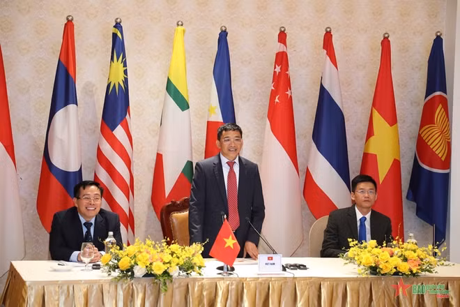 Promotion de l'initiative du Vietnam sur le placement du drapeau de l'ASEAN ảnh 1