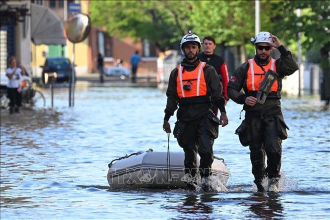 Message de sympathie suite à des pluies torrentielles et inondations en Italie ảnh 1