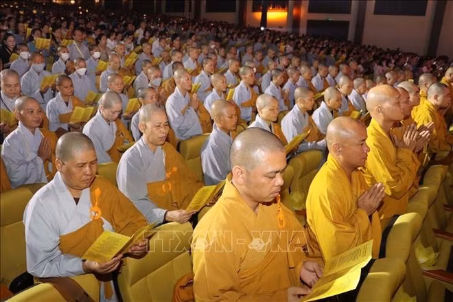 Le 2567e anniversaire du Bouddha célébré dans la province de Ninh Binh ảnh 2