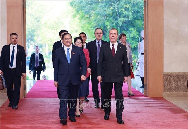 Le PM Pham Minh Chinh reçoit le président du parti Russie unie ảnh 1 Le PM Pham Minh Chinh reçoit le président du parti Russie unie ảnh 1
