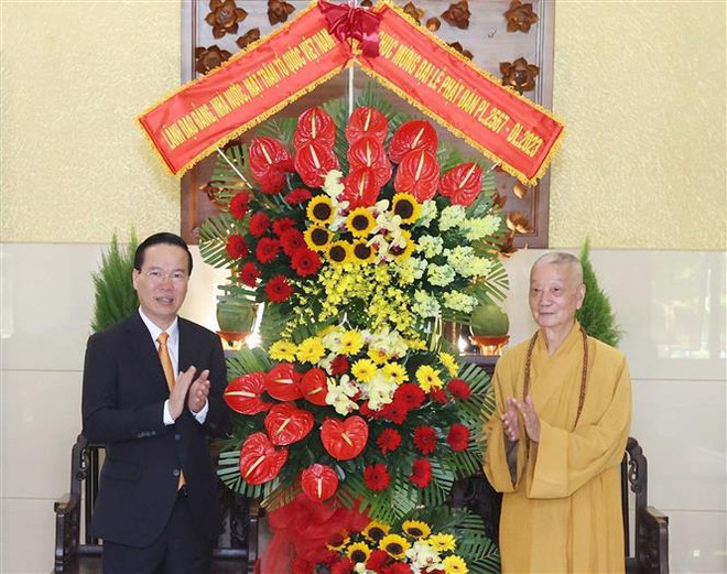 Journée du Vesak : Le chef de l’Etat rencontre des bouddhistes à Ho Chi Minh-Ville ảnh 2 Journée du Vesak : Le chef de l’Etat rencontre des bouddhistes à Ho Chi Minh-Ville ảnh 2