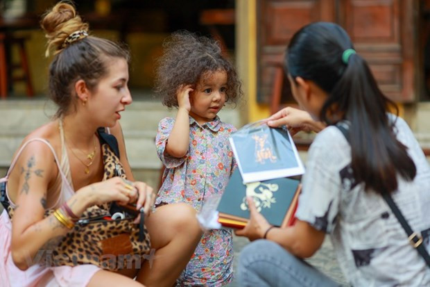 Près de 4,6 millions de visiteurs étrangers au Vietnam en cinq mois ảnh 1