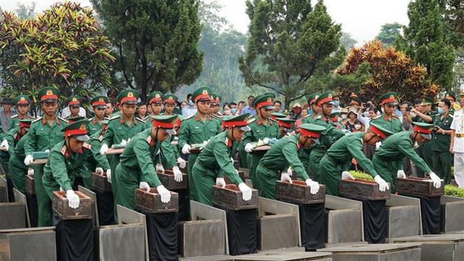 Rapatriement des restes des soldats volontaires vietnamiens tombés au Cambodge ảnh 2 Rapatriement des restes des soldats volontaires vietnamiens tombés au Cambodge ảnh 2