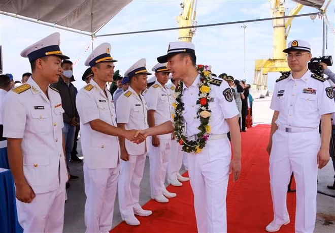 Un navire de la Marine chinoise en visite à Da Nang ảnh 2