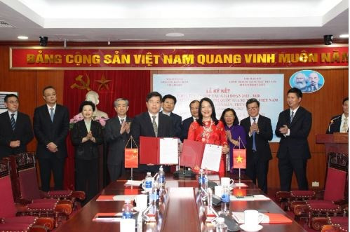 Coopération entre deux maisons d'édition vietnamienne et chinoise ảnh 1 Coopération entre deux maisons d'édition vietnamienne et chinoise ảnh 1