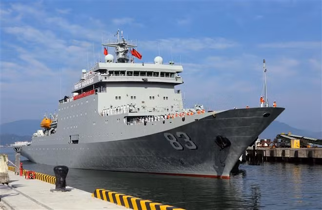 Un navire de la Marine chinoise en visite à Da Nang ảnh 1