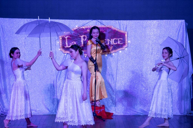 La soirée traditionnelle - où la flamme de l’art français brûle toujours ảnh 1 La soirée traditionnelle - où la flamme de l’art français brûle toujours ảnh 1