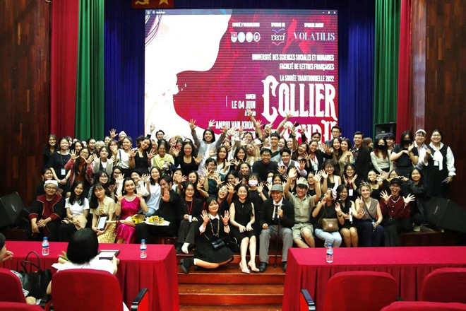 La soirée traditionnelle - où la flamme de l’art français brûle toujours ảnh 2 La soirée traditionnelle - où la flamme de l’art français brûle toujours ảnh 2