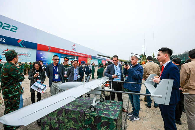 Le premier Salon international de la défense du Vietnam s'est tenu à Hanoï ảnh 2 Le premier Salon international de la défense du Vietnam s'est tenu à Hanoï ảnh 2