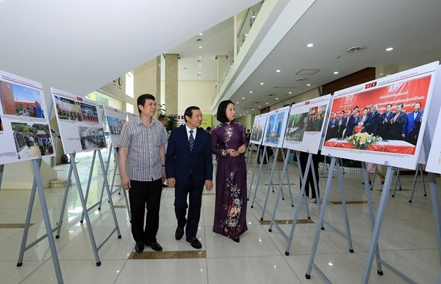Des photos racontent l’histoire des relations spéciales Vietnam-Laos ảnh 2 Des photos racontent l’histoire des relations spéciales Vietnam-Laos ảnh 2