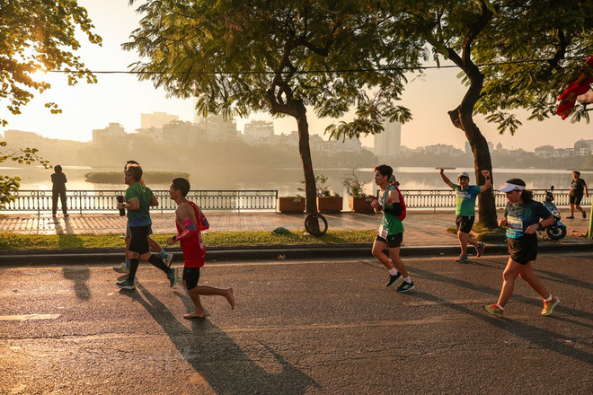 Plus de 10.000 coureurs dans les rues de la capitale pour le VPBank Hanoi Marathon 2022 ảnh 9 Plus de 10.000 coureurs dans les rues de la capitale pour le VPBank Hanoi Marathon 2022 ảnh 9