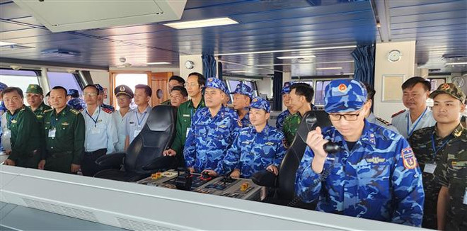 La deuxième patrouille conjointe entre les Garde-côtes vietnamiens et chinois courronnée de succès ảnh 2 La deuxième patrouille conjointe entre les Garde-côtes vietnamiens et chinois courronnée de succès ảnh 2