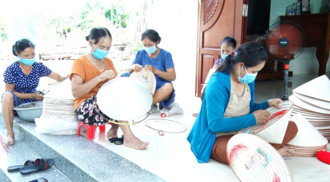 Le chapeau conique de Tho Lôc mis à l’honneur dans un village artisanal traditionnel ảnh 1 Le chapeau conique de Tho Lôc mis à l’honneur dans un village artisanal traditionnel ảnh 1
