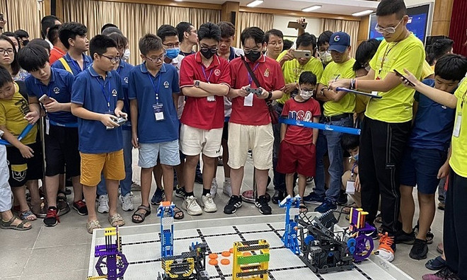 Le concours national de robotique VEX IQ Robotics 2023 sur le départ ảnh 2