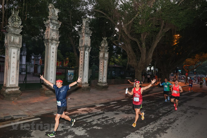 Plus de 10.000 coureurs dans les rues de la capitale pour le VPBank Hanoi Marathon 2022 ảnh 6 Plus de 10.000 coureurs dans les rues de la capitale pour le VPBank Hanoi Marathon 2022 ảnh 6