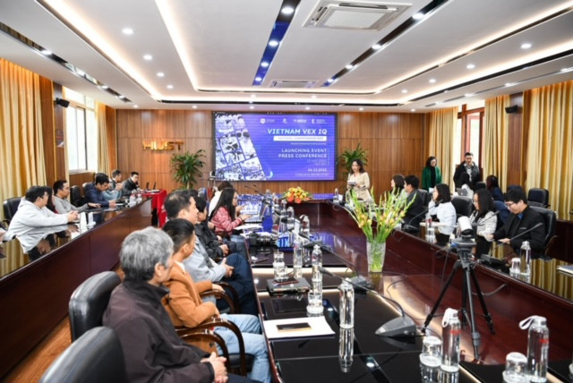 Le concours national de robotique VEX IQ Robotics 2023 sur le départ ảnh 1