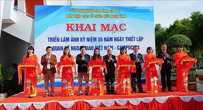 Une exposition sur les 55 ans des relations diplomatiques Vietnam - Cambodge à Gia Lai ảnh 1 Une exposition sur les 55 ans des relations diplomatiques Vietnam - Cambodge à Gia Lai ảnh 1