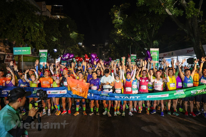 Plus de 10.000 coureurs dans les rues de la capitale pour le VPBank Hanoi Marathon 2022 ảnh 1 Plus de 10.000 coureurs dans les rues de la capitale pour le VPBank Hanoi Marathon 2022 ảnh 1
