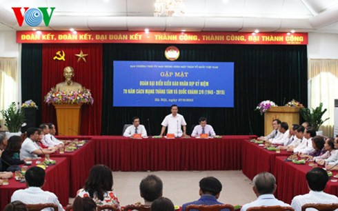 Les Viet kieu ont les yeux rivés sur leur pays d’origine ảnh 1 Les Viet kieu ont les yeux rivés sur leur pays d’origine ảnh 1