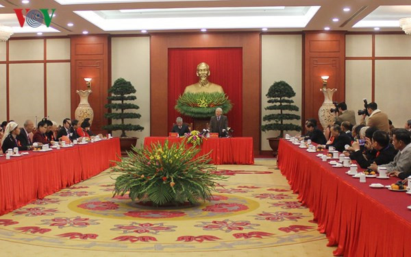 Le secrétaire général Nguyen Phu Trong rencontre des figures illustres des minorités ethniques ảnh 1 Le secrétaire général Nguyen Phu Trong rencontre des figures illustres des minorités ethniques ảnh 1
