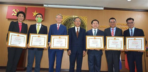 COVID-19 : Le Vietnam reconnaît le soutien d'organisations et entreprises thaïlandaises ảnh 1 COVID-19 : Le Vietnam reconnaît le soutien d'organisations et entreprises thaïlandaises ảnh 1